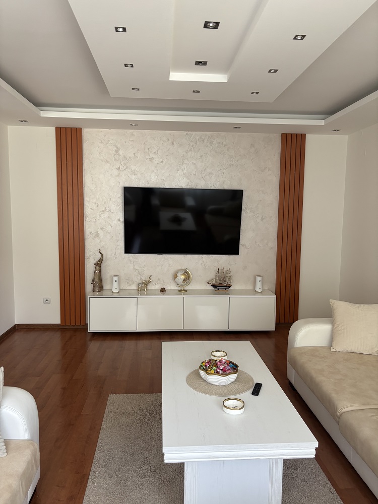 Šestosoban stan u Mladenovcu 133 m2.Dupleks.