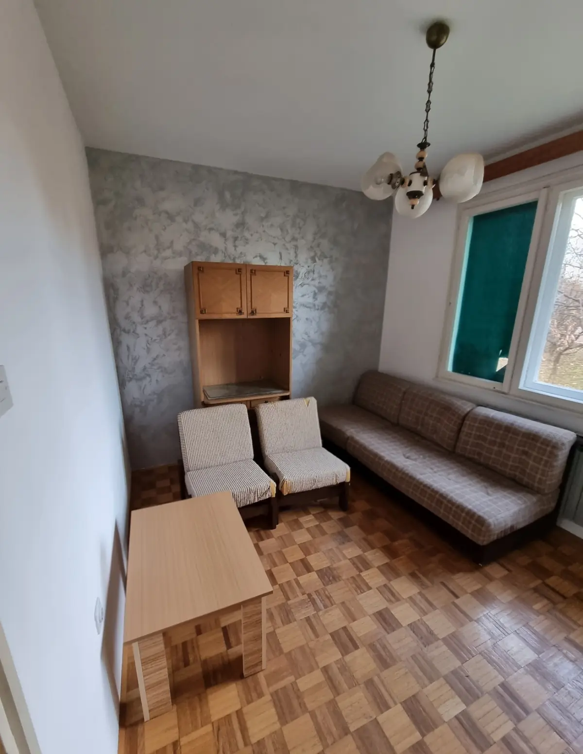 Na prodaju porodicna kuca